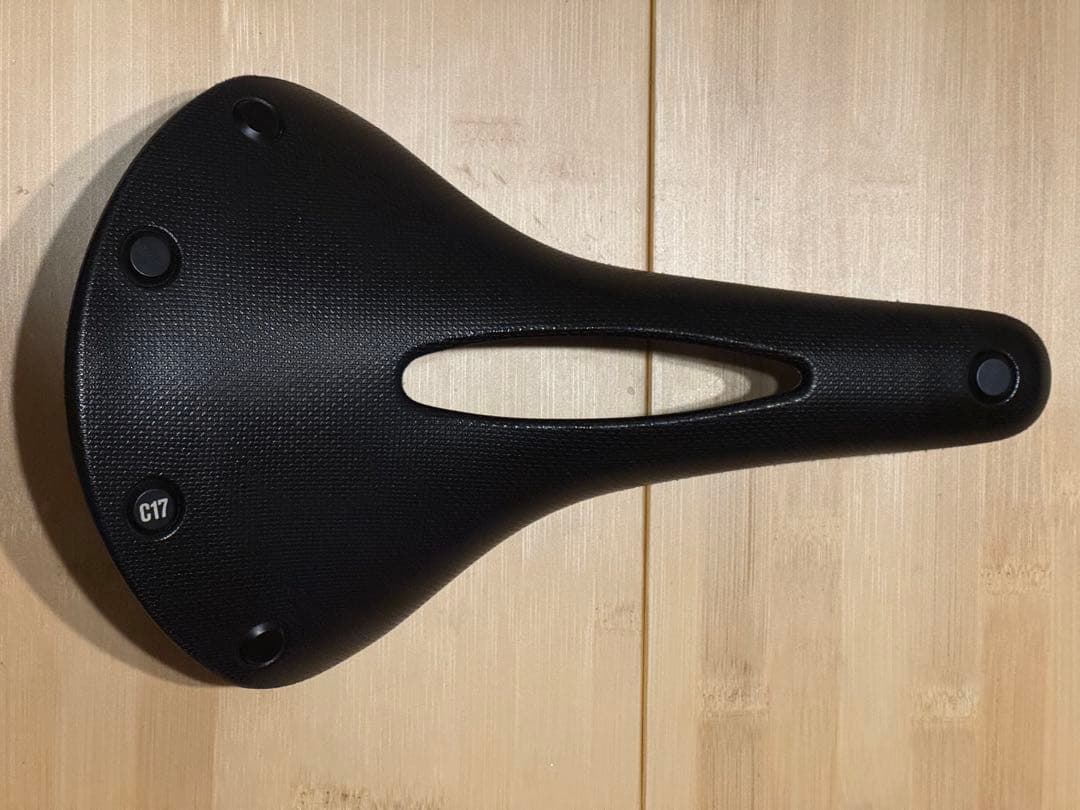 Brooks C17 Carved ブラックサドル