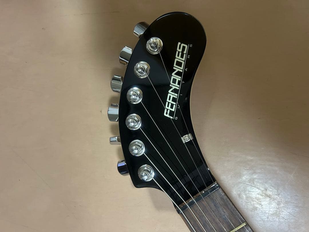 エレキギター アンプ内蔵ギターZO-3 ヘッドホーン端子付き。