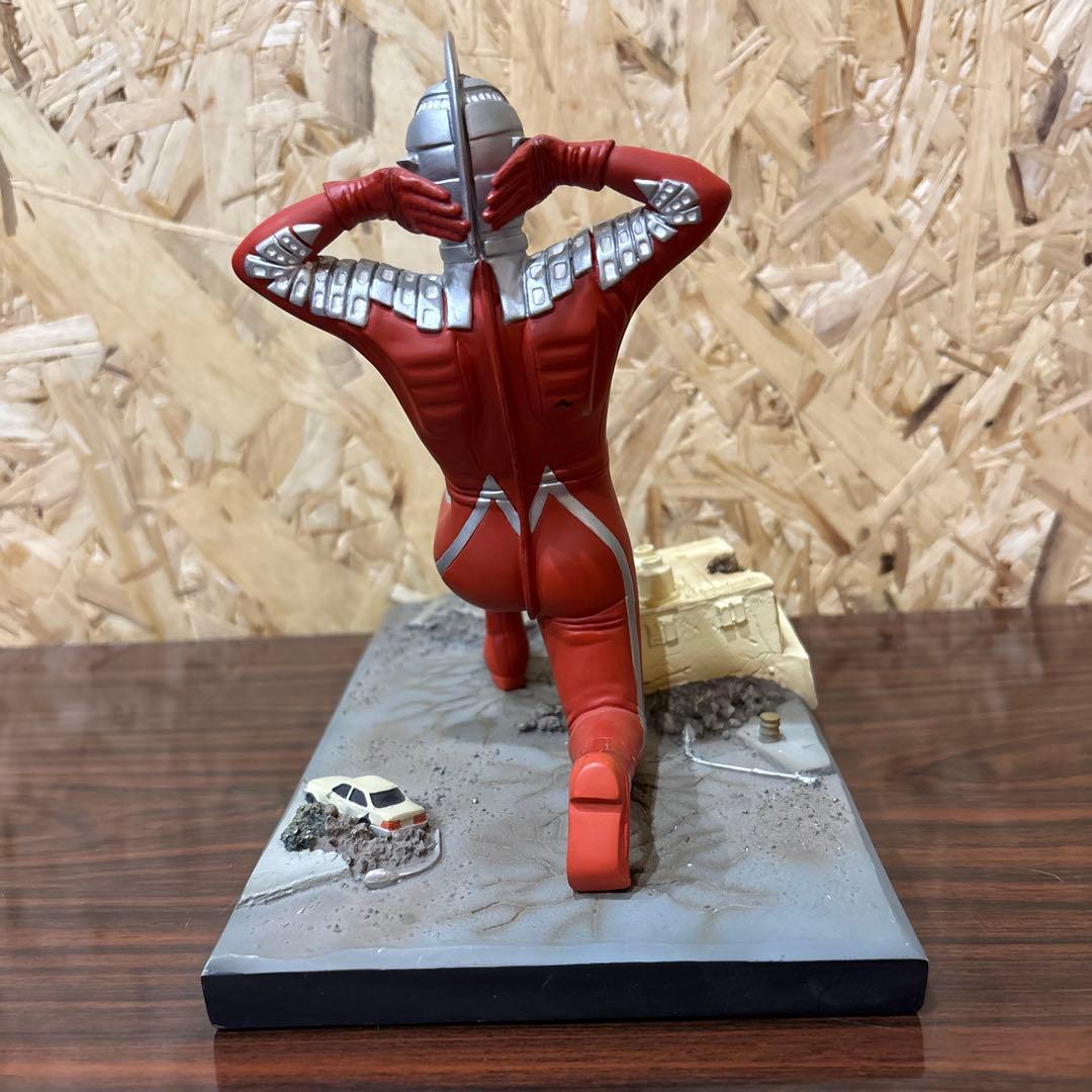 ウルトラセブン　スタチュー　茨木彰さん直筆サインつき