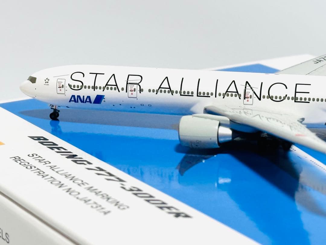 全日空商事 1/400 B777-300ERスターアライアンス NH40003