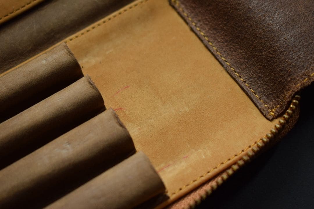 バハギア ラウンドジップ型 ペンケース クレイジーホース革 ブラウン