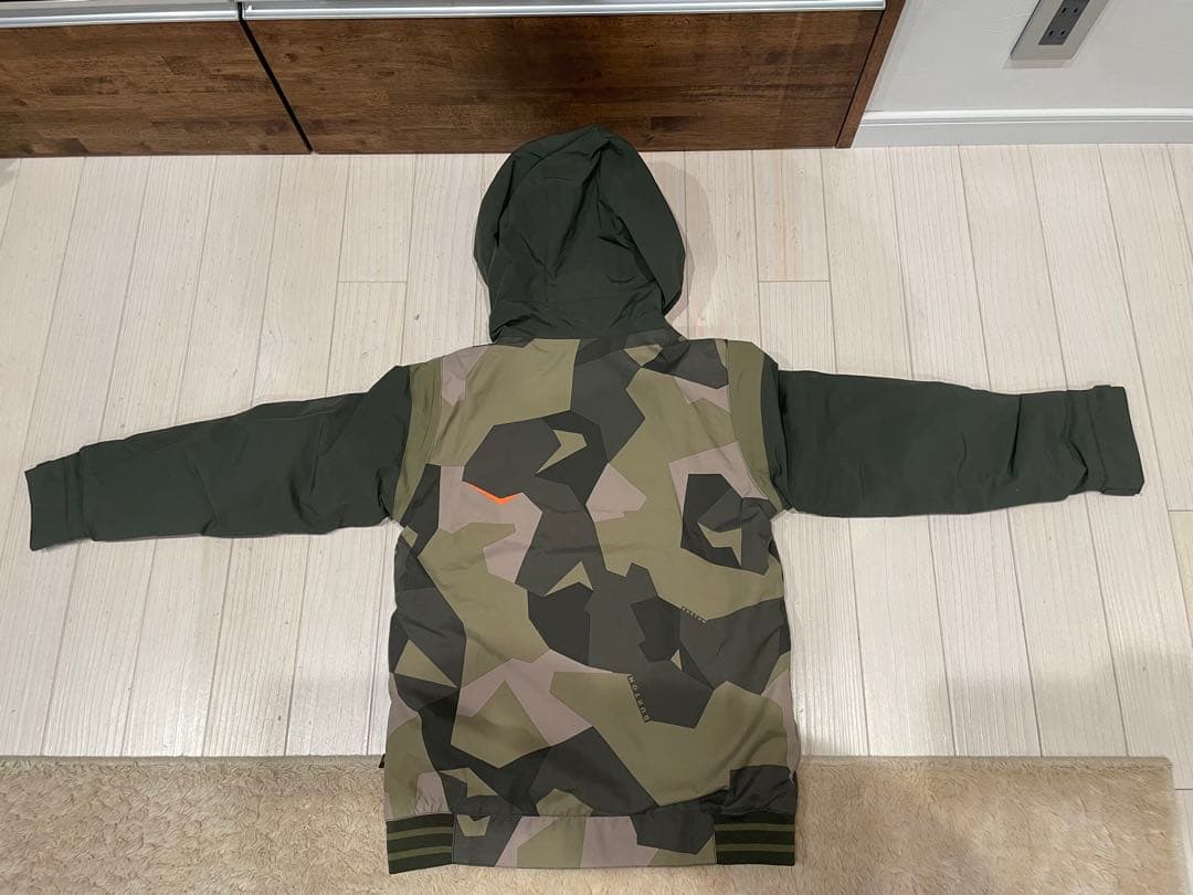 バートン（BURTON）キッズ　スキー・スノボウェア上下セット Sサイズ　120