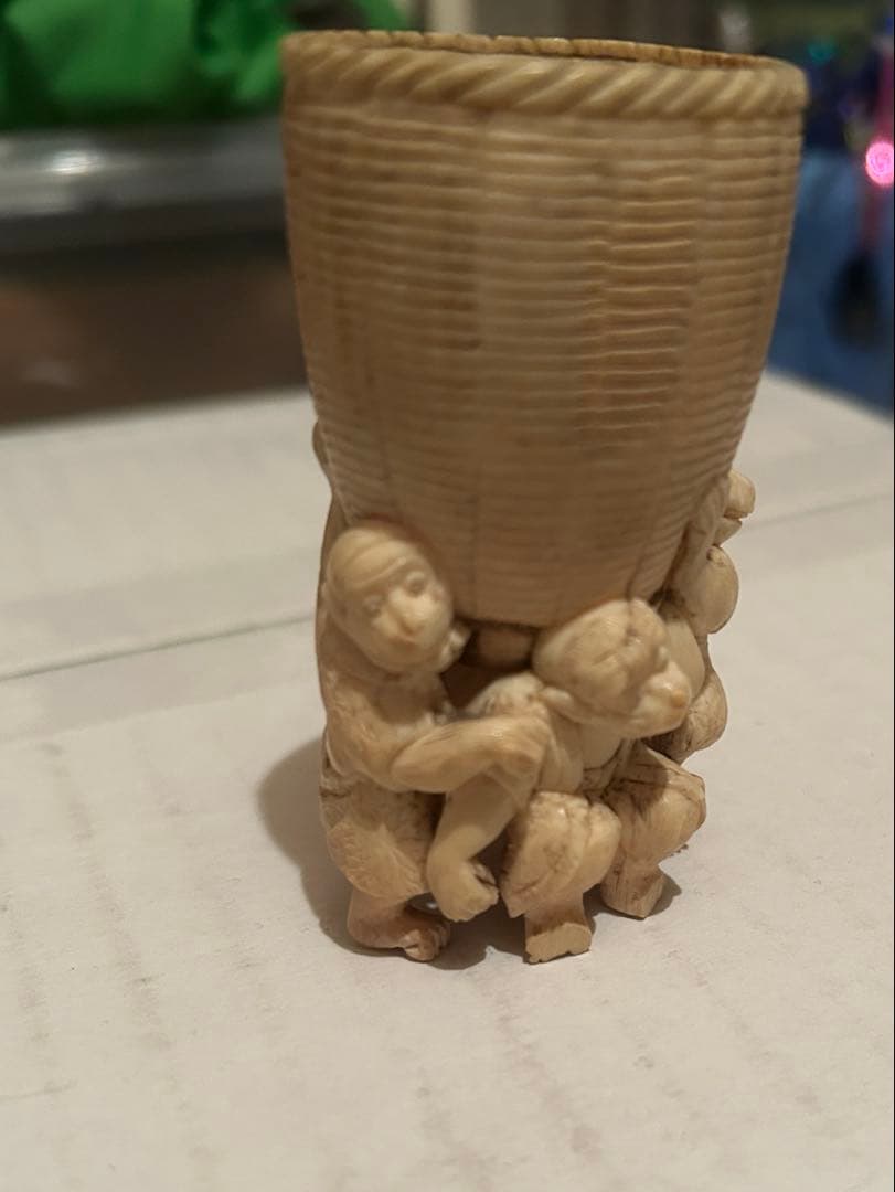 猿の根付 担桶モチーフ 縁起物 精巧彫刻 牙素材