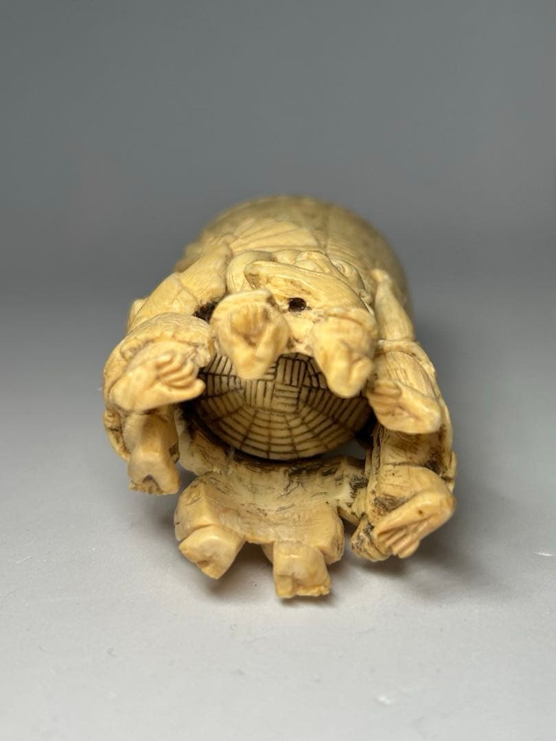 猿の根付 担桶モチーフ 縁起物 精巧彫刻 牙素材