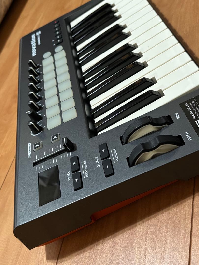 Novation Launchkey 25鍵 MIDIコントローラー