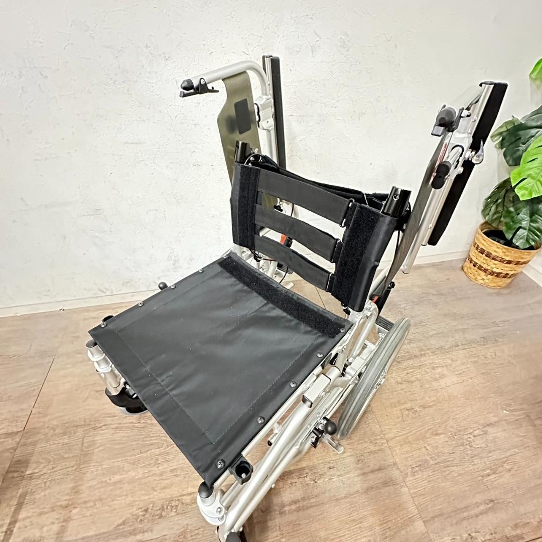 超美品　折り畳み式　車いす　肘あてはね上げ　ノーパンクタイヤ　介護