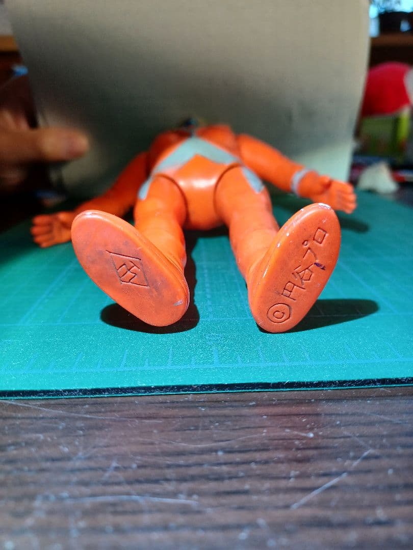 飛べ・ウルトラマン　円谷プロ