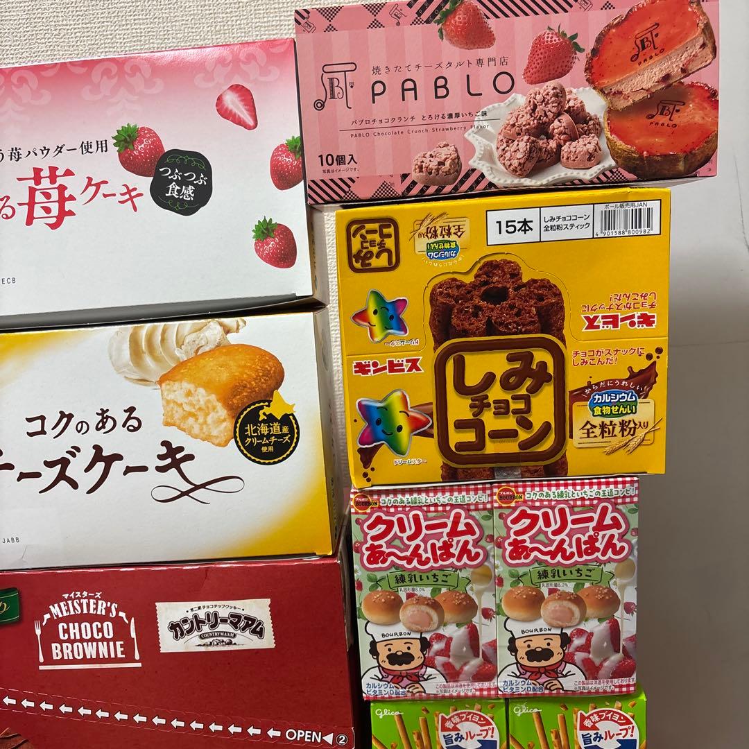 パブロ、チーズケーキ、苺ケーキ、カントリーマアムチョコブラウニーガブリチュウ