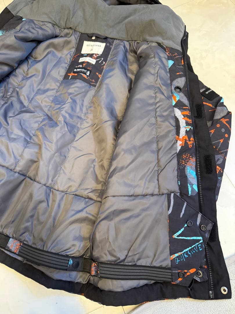 Quiksilver スノーボードウェア 上下セット　10／M