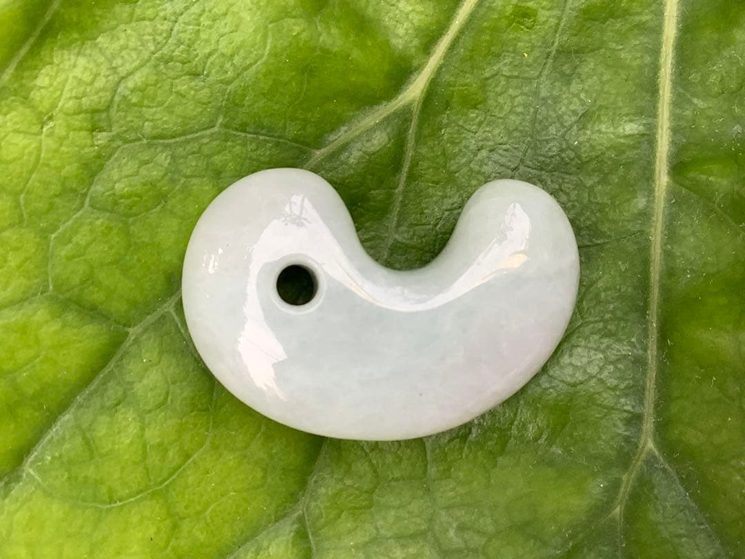 ✳極上物　本物ジェダイト　糸魚川翡翠勾玉　最安値卸し‼️ 守護石に　鑑定機関鑑…