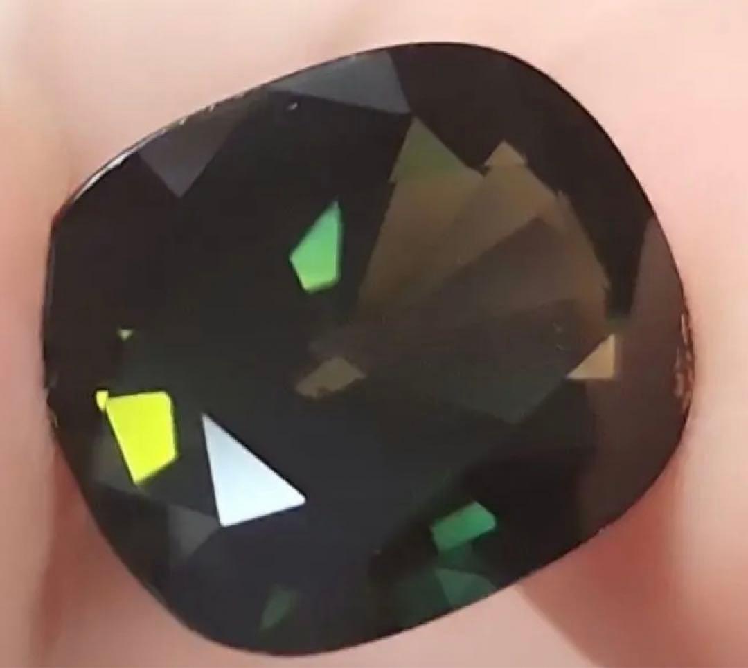 最大級サイズ天然グリーンサファイア 11.548ct