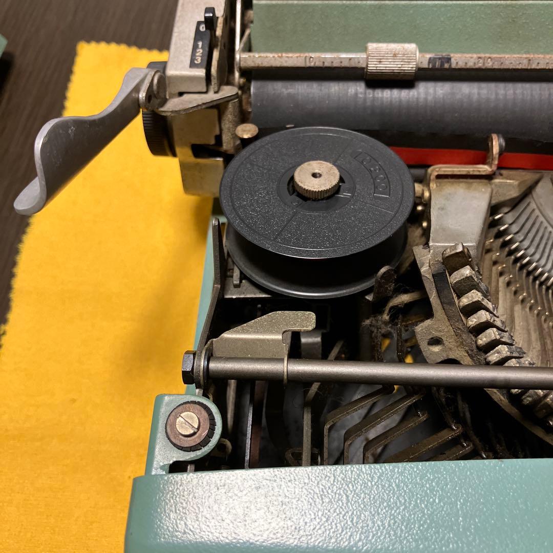 ほぼ完動品　タイプライターOlivetti Lettera 32 #497