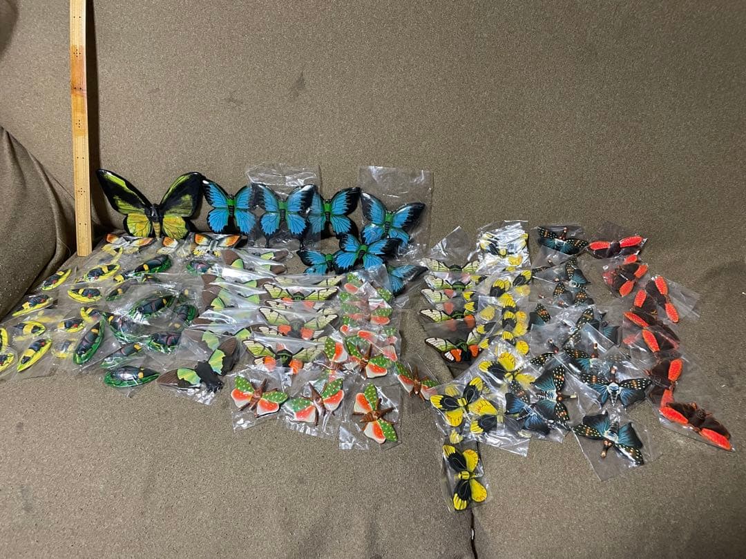 【大量まとめ売り】木彫りの蝶々　海外土産　かわいい　チョウチョ