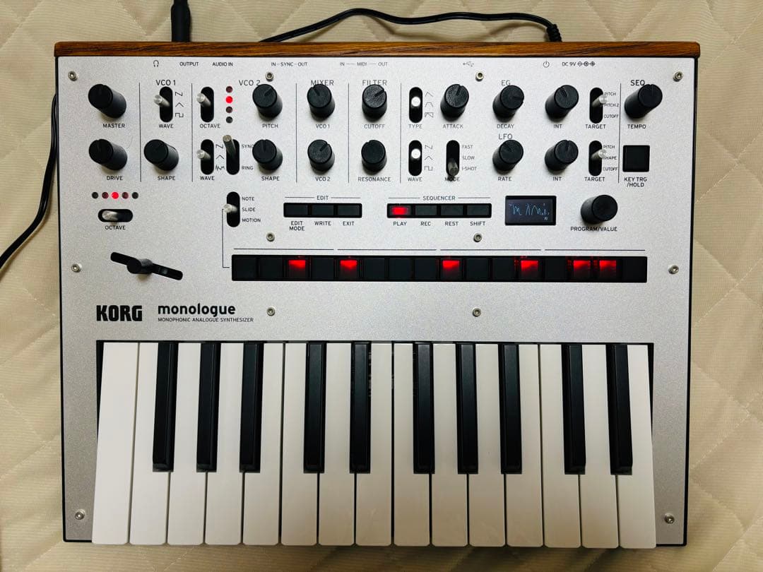 KORG monologue シンセサイザー