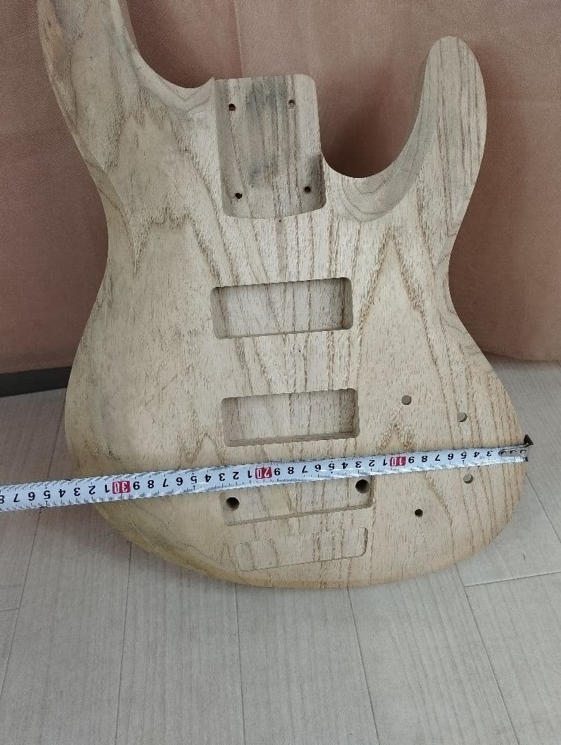 ② AKAI アカイ 赤井電機 エレキギター ボディ