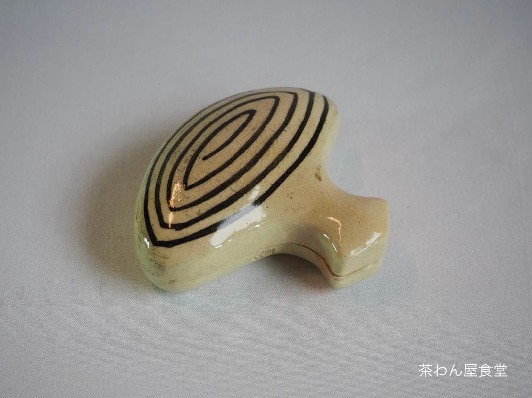 裏千家13世円能斎宗室御好み在印・14世淡々斎宗室御書付『独楽形香合』