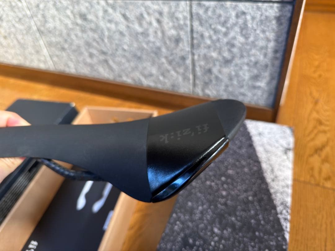 美品　fi'zi:k アリアンテR1 サドル ブラック