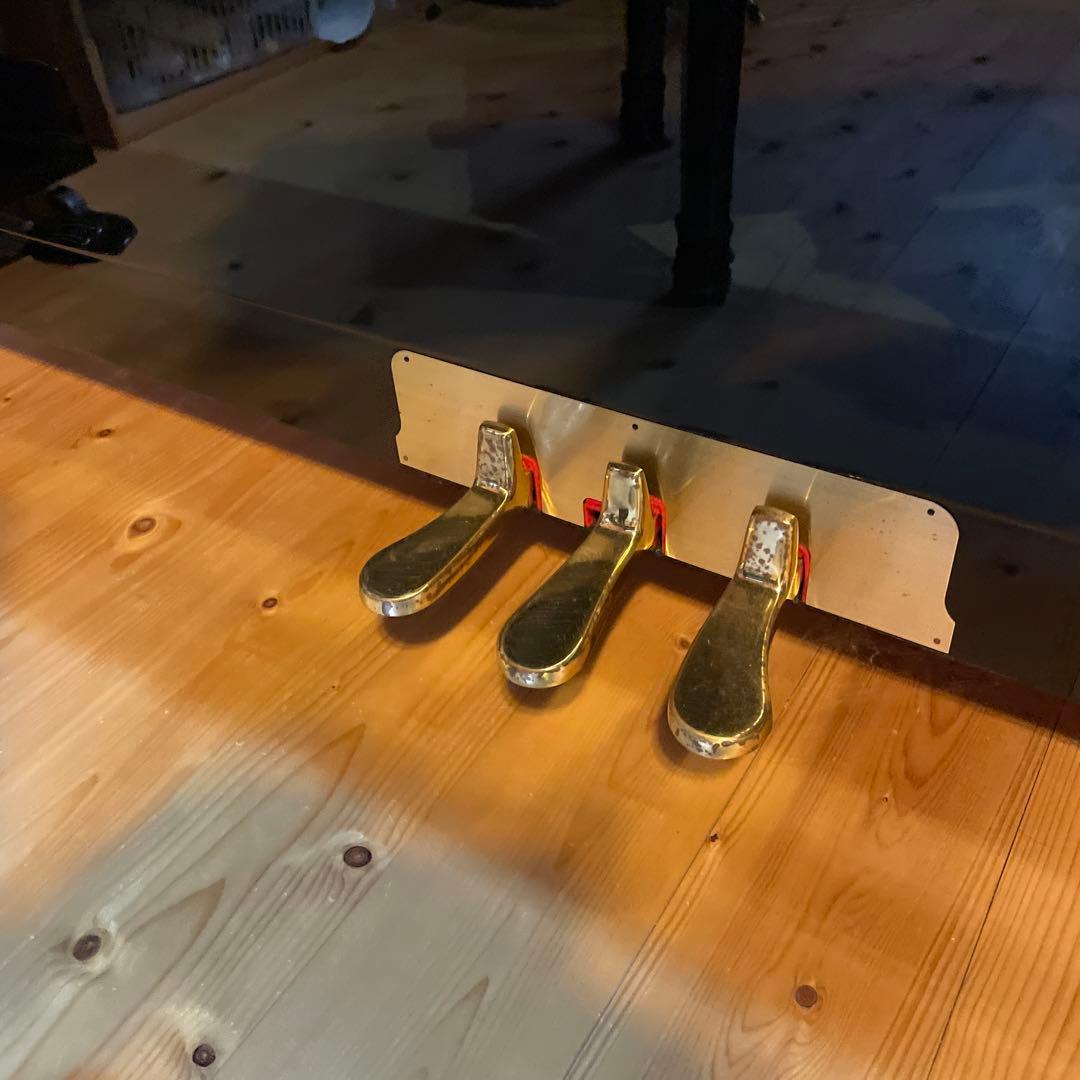 KAWAI ピアノ DS-6Eは猫足の特約店モデル 猫ちゃん椅子付　良品、美品