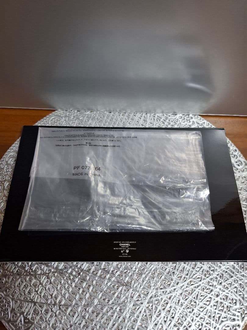 CHANEL 香水ボトルデザイン　ノベルティポーチ　ブラック　斜め掛け