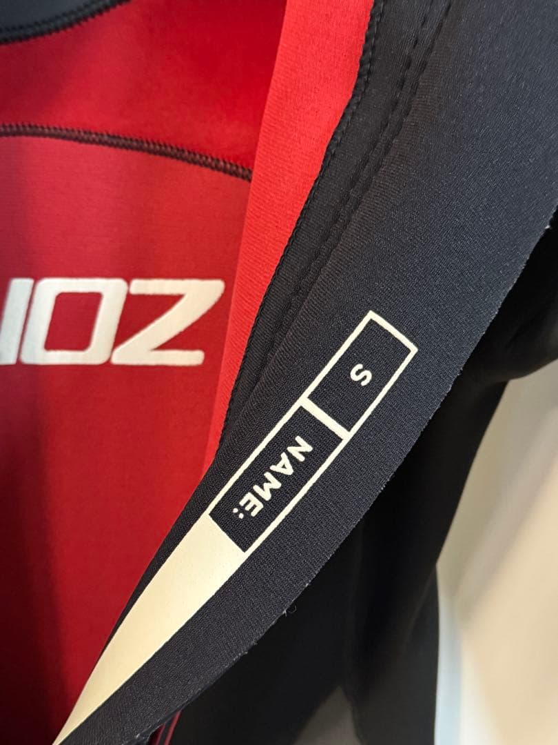 ZONE3 Aero 10 フルスーツ S 黒/赤　トライアスロン