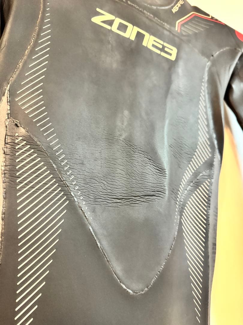ZONE3 Aero 10 フルスーツ S 黒/赤　トライアスロン