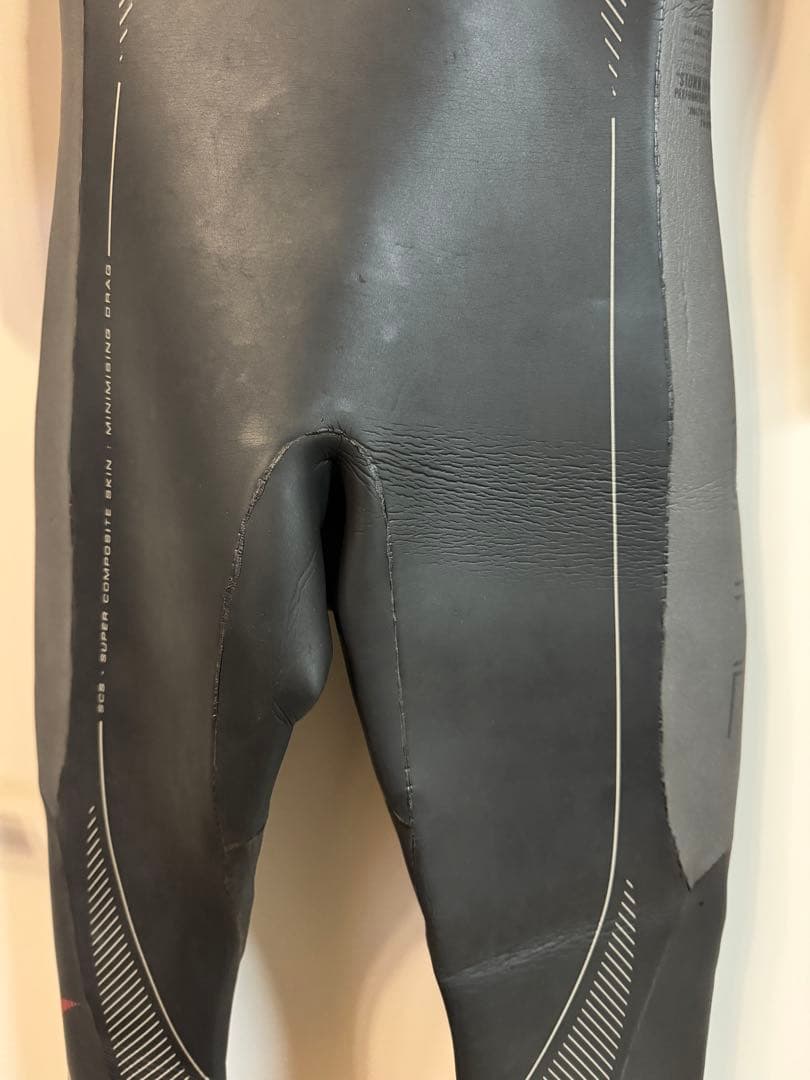 ZONE3 Aero 10 フルスーツ S 黒/赤　トライアスロン