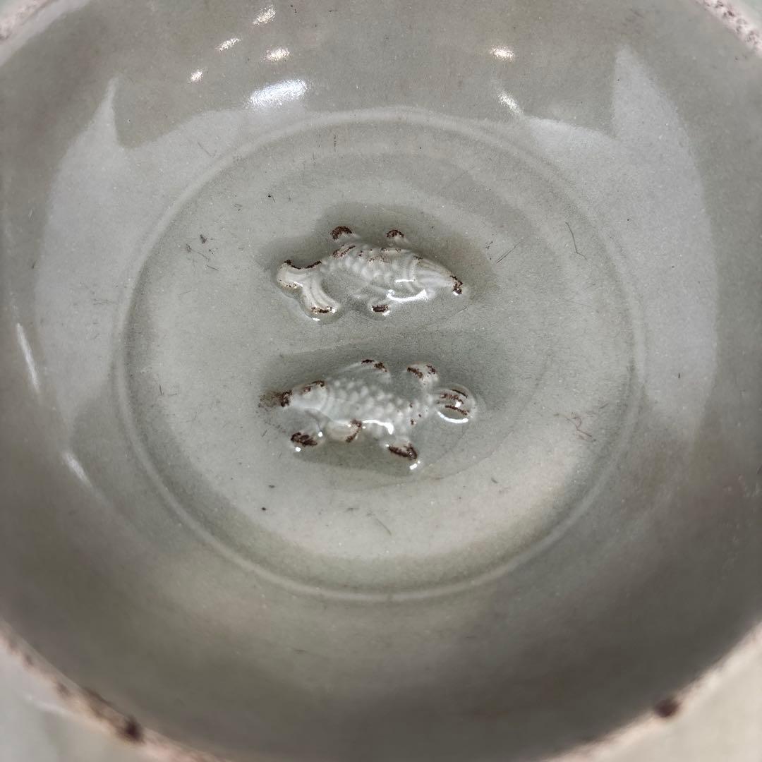 魚模様のグレー陶器皿