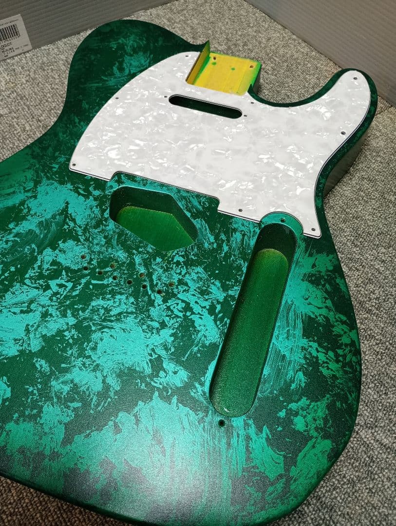 テレキャスター 塗装済ボディ ホワイトパールピックガード付き