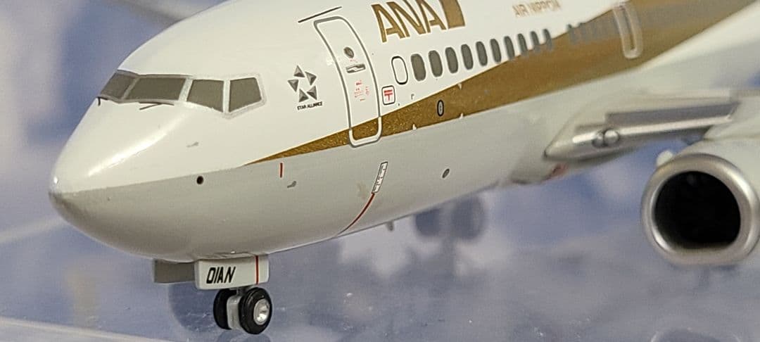 B737-700 ANA ゴールドジェット JA01AN