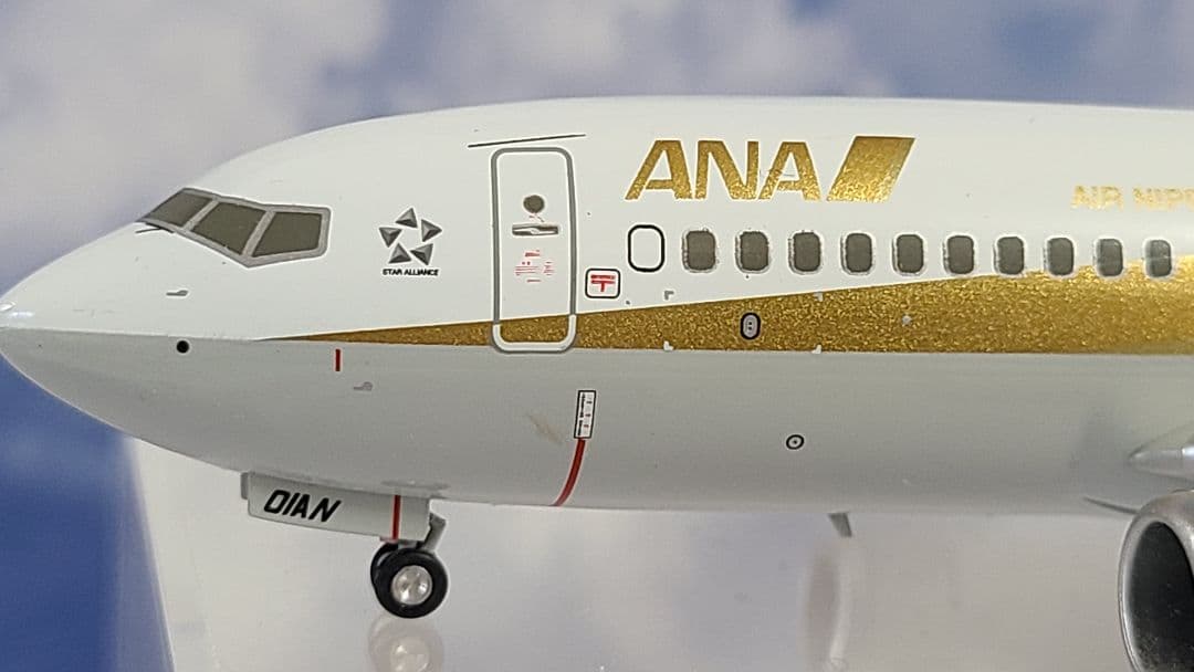 B737-700 ANA ゴールドジェット JA01AN