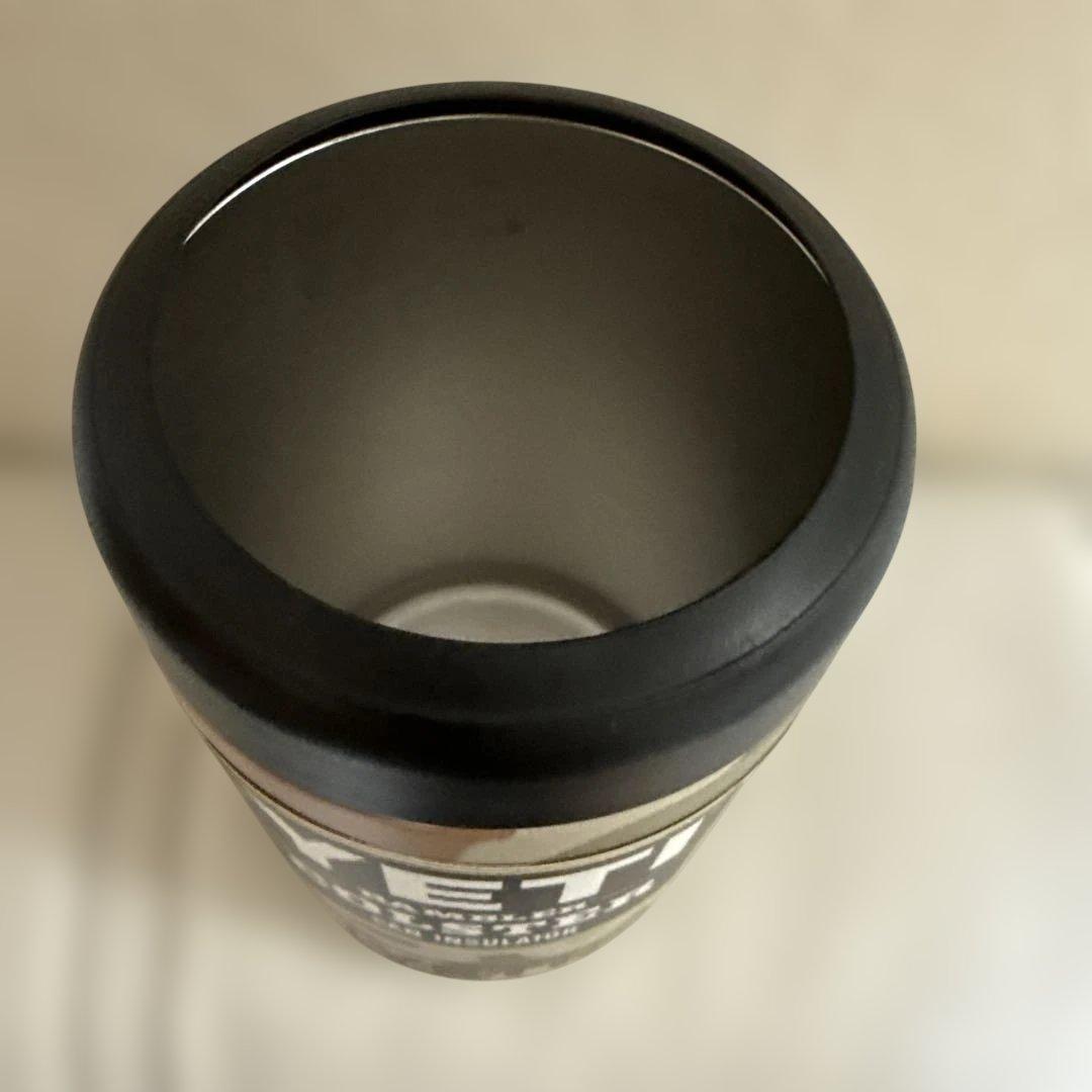 YETI Rambler Colster 缶クーラーカモフラージュ