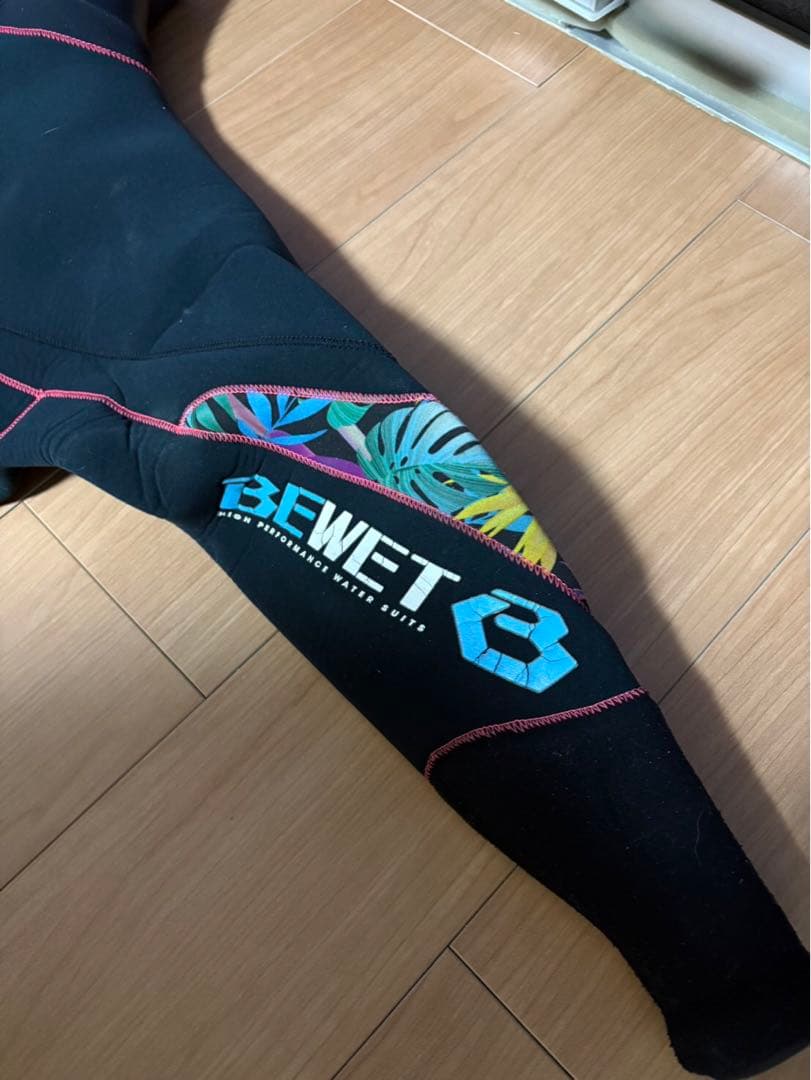 ビーウェットBEWET ドライスーツ レディース　スパイダー