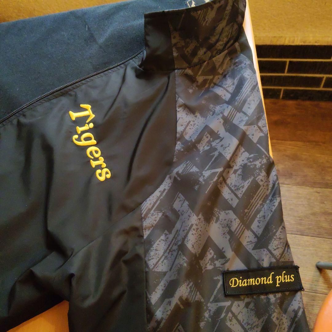 阪神タイガース　裏起毛ウィンドブレーカー