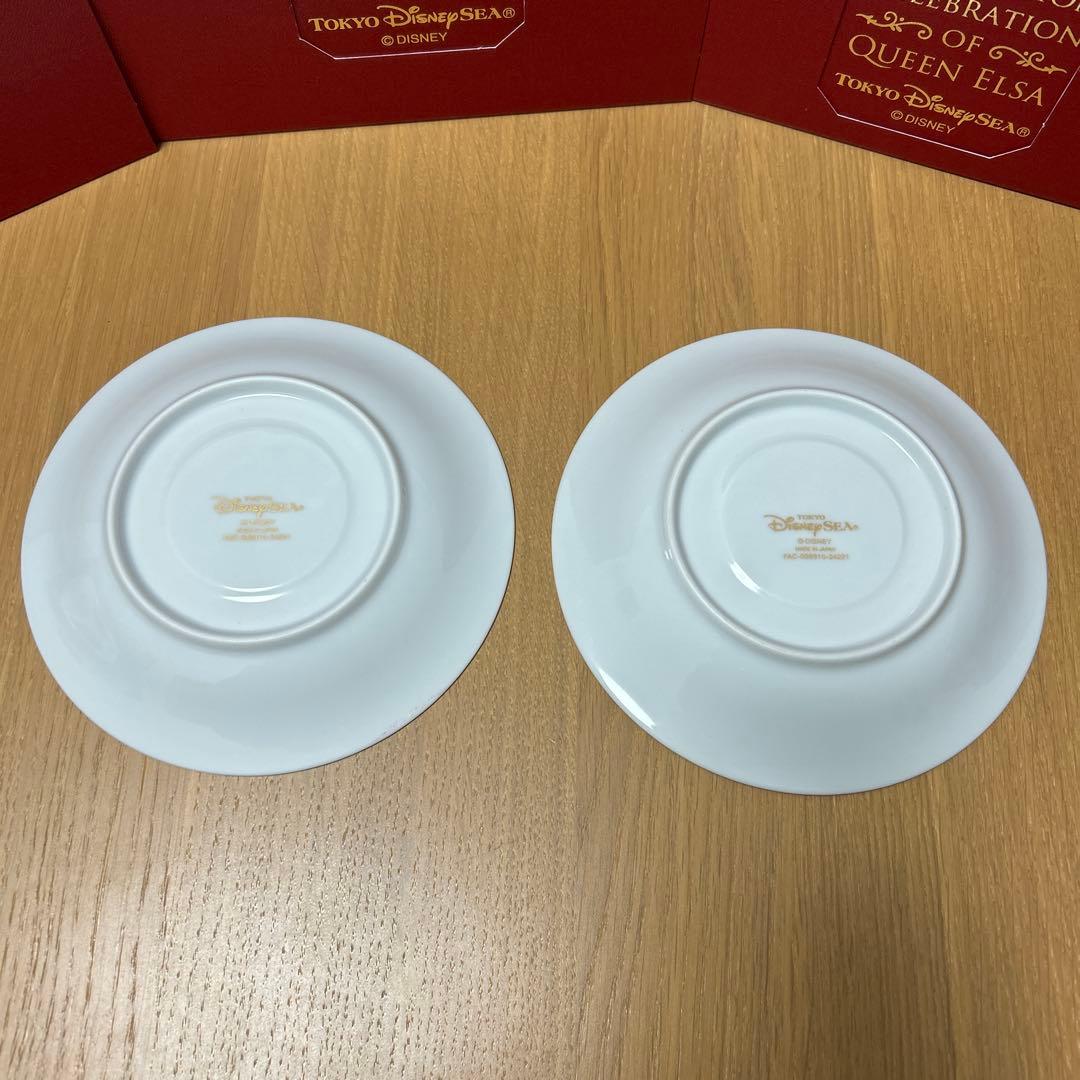 ファンタジースプリングス　エルサ　カップ・ソーサー2セット　プレート2枚