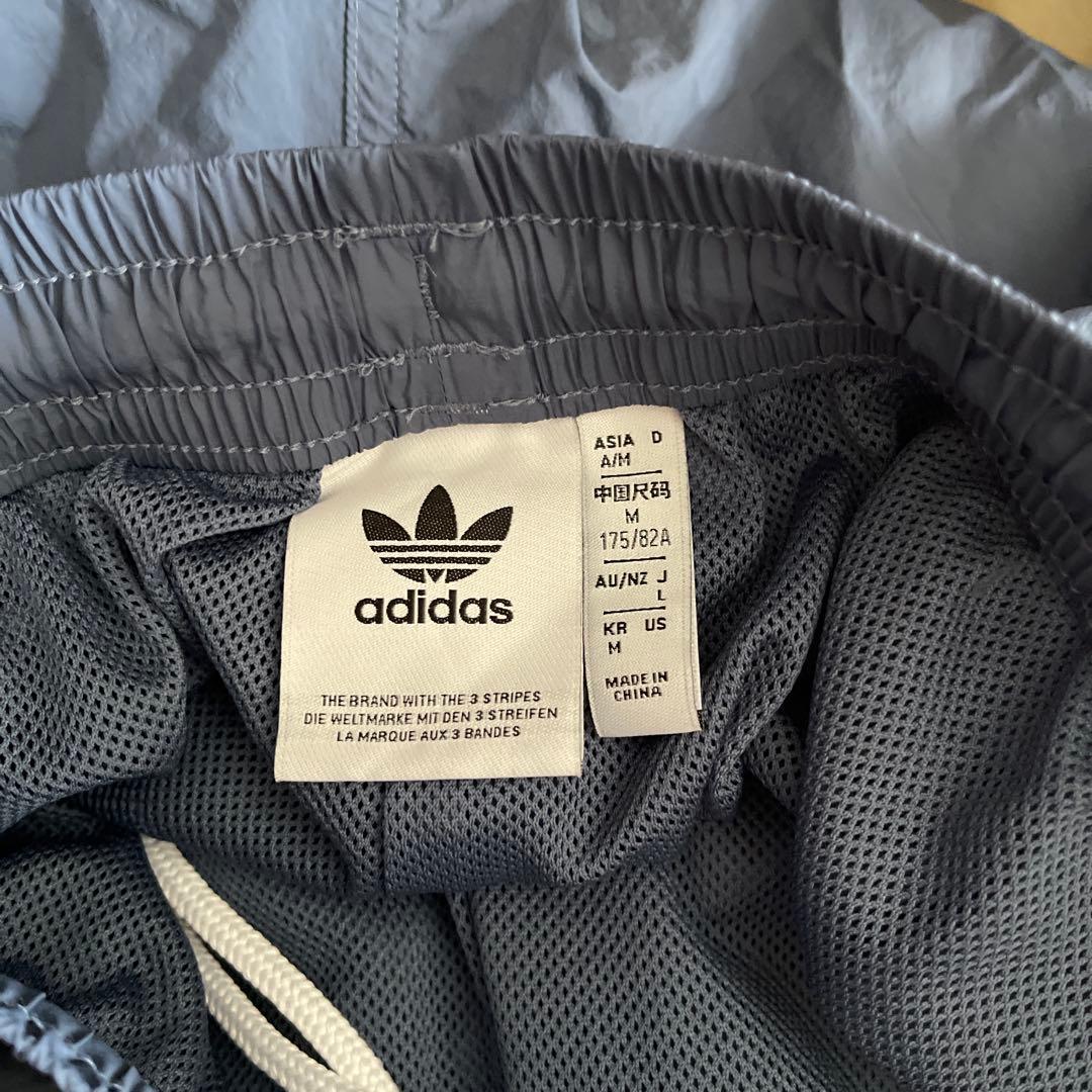 adidasトレフォイルロゴ　ブルーグレー ストライプ ナイロンジャージパンツ