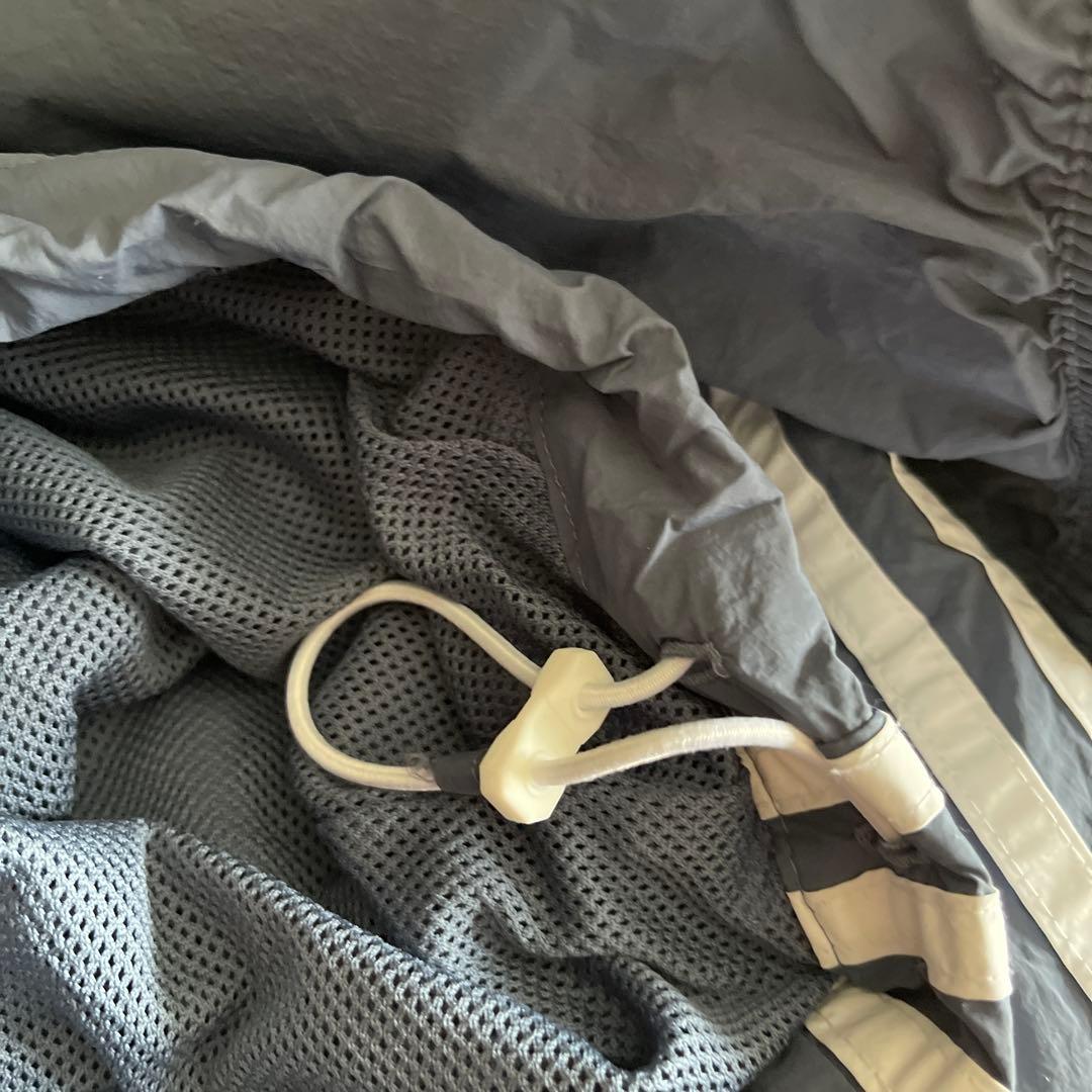 adidasトレフォイルロゴ　ブルーグレー ストライプ ナイロンジャージパンツ