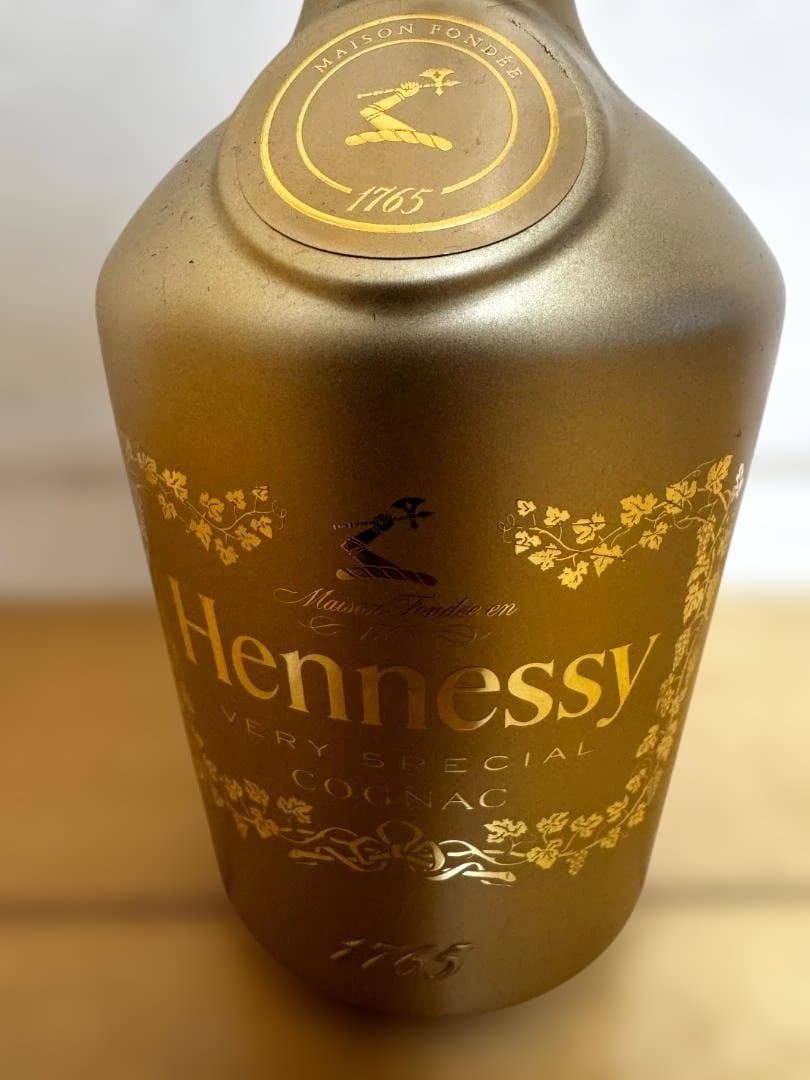 【限定品】ヘネシー V.S エンド ・オブ・イヤー 2020 ゴールドボトル