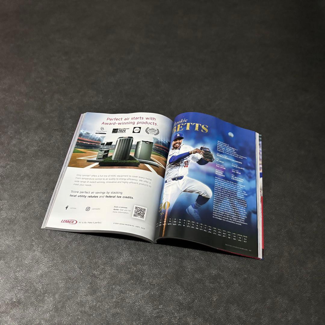 大谷翔平特集ありドジャースイヤーブック　2025 現地完売品　他缶クーラーなど