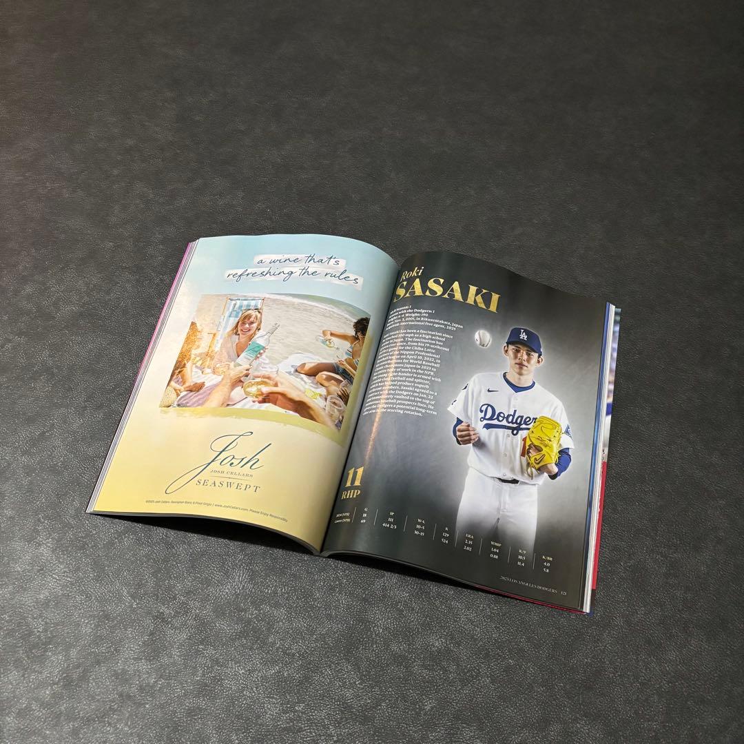 大谷翔平特集ありドジャースイヤーブック　2025 現地完売品　他缶クーラーなど