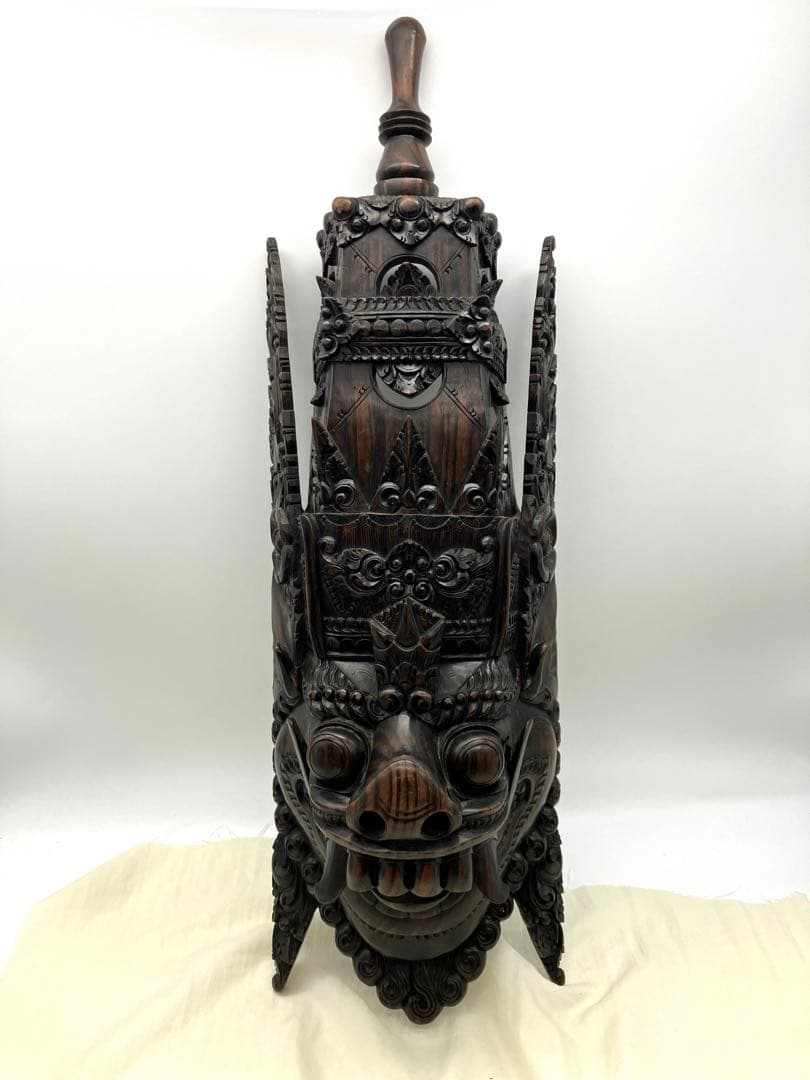 黒檀　繊細な木彫りのお面 仮面 バロン神 壁掛け 木製 ウッド バリ島 工芸品