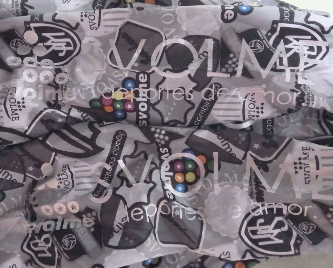 【匿名配送】【入手困難】スボルメ　ピステ　ジャケット　パーカー　銀　svolme