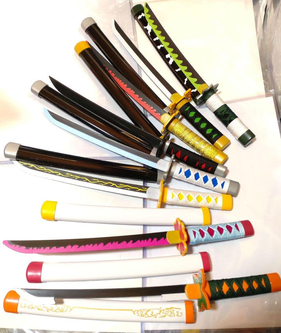 鬼滅の刃　模造刀　刀のおもちゃ　日輪刀