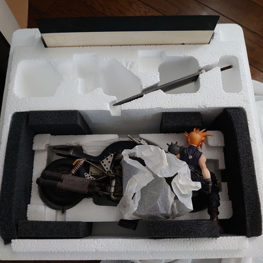 FINAL FANTASY VII クラウド・ストライフ フィギュア