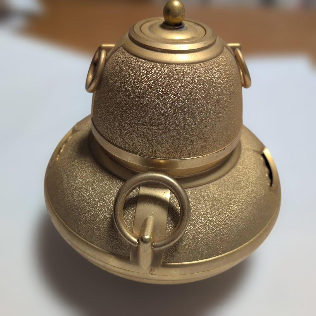 金色の茶釜