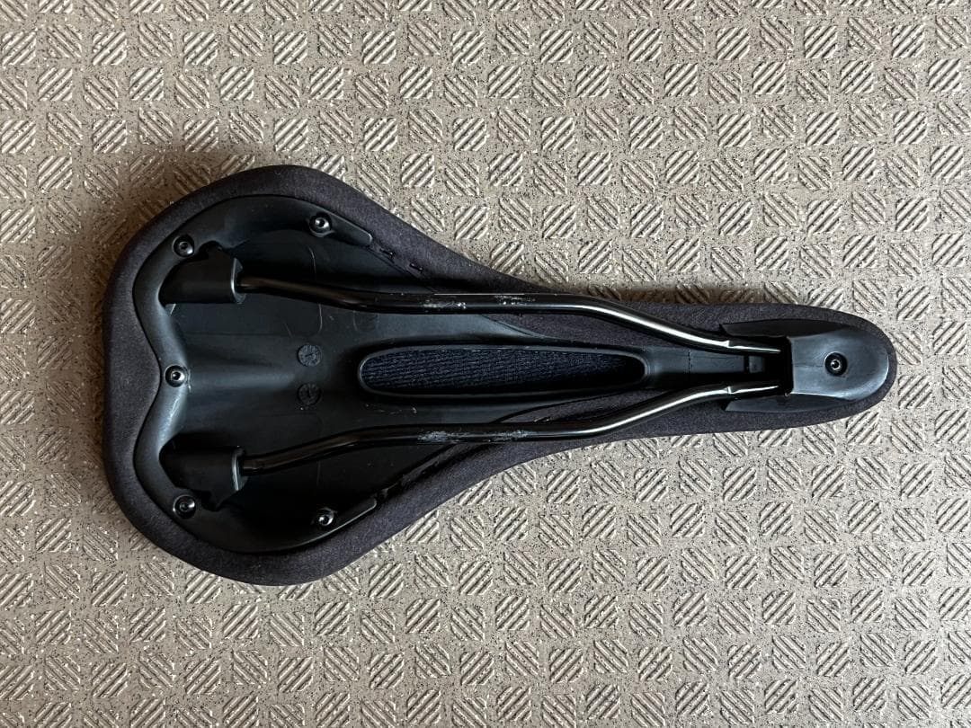 ZUNOW ブラックスエードサドル（新品未使用）