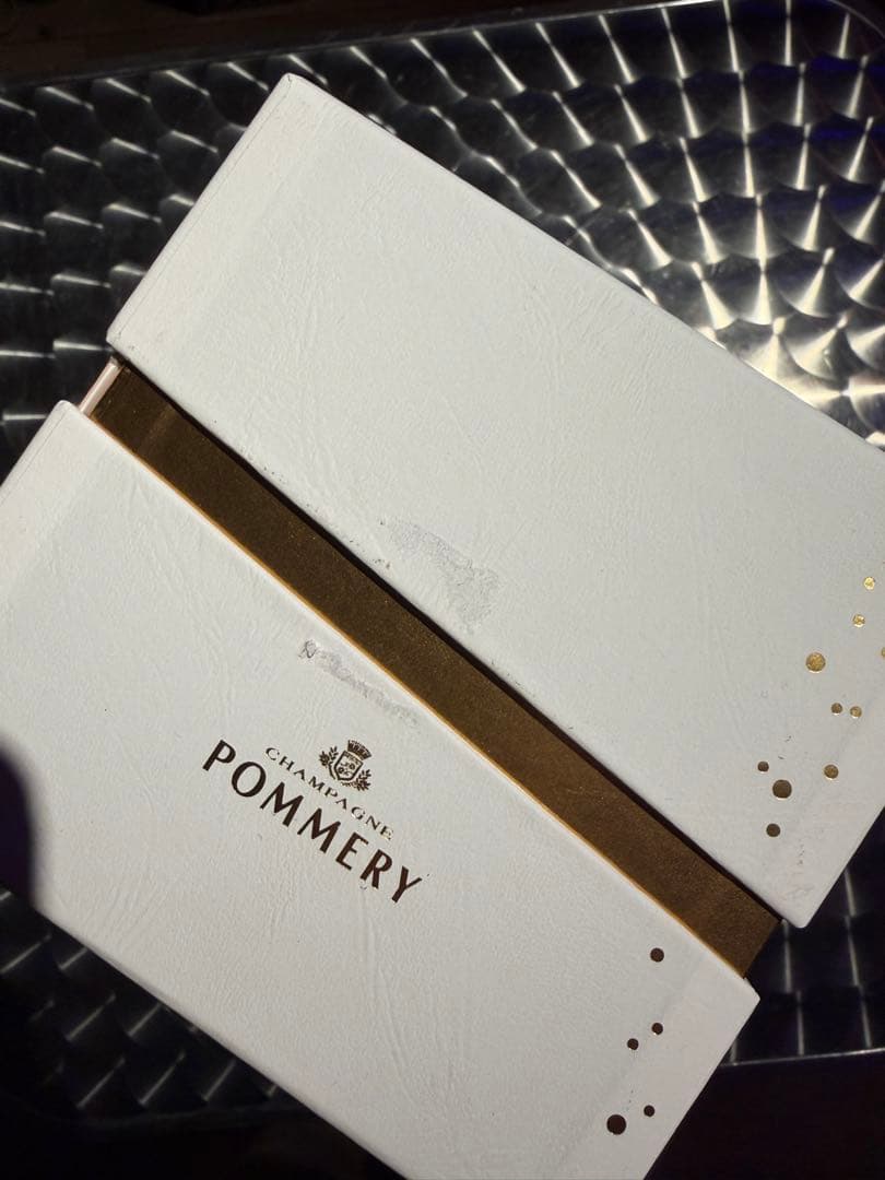 Pommery Cuvee Louise 2004 ギフトボックス入り外箱に傷