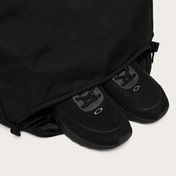 新品 OAKLEY オークリートートバッグ FOS902055 ブラックアウト