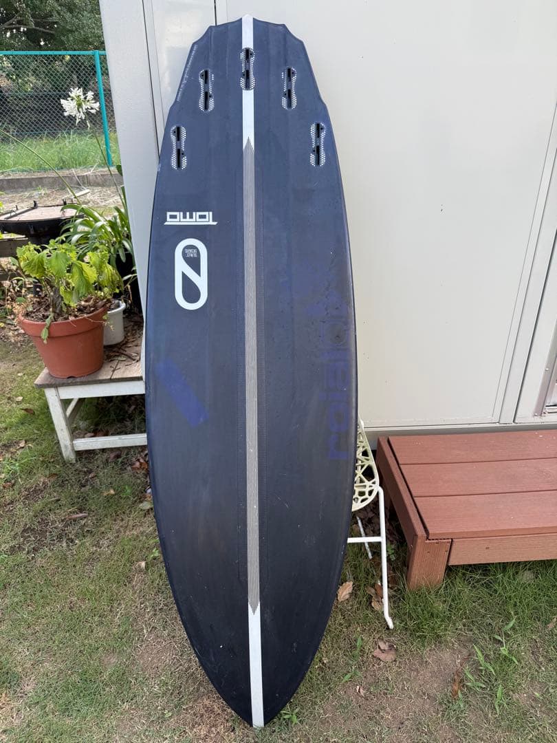 TOMOサーフボード　(スレーターデザイン)