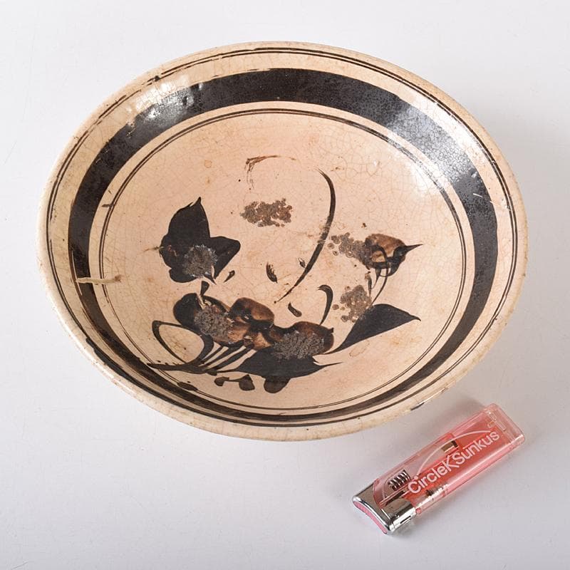 中国　磁州窯　鉄釉　花文　平鉢　裏千家十五代鵬雲斎極め箱　M　R8371