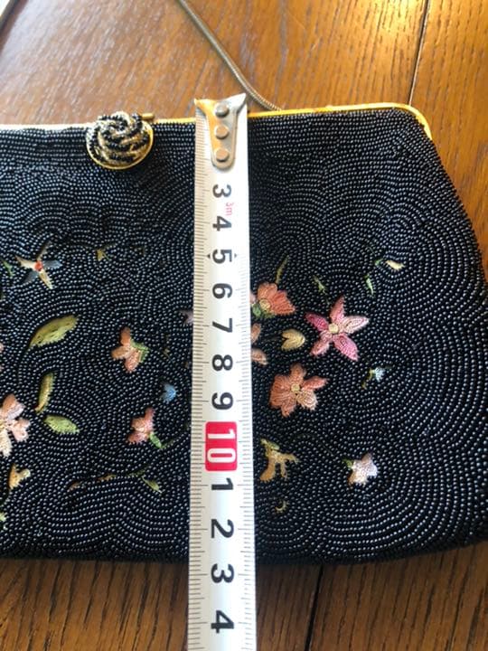 アンティーク　マイクロガラスビーズと刺繍　バッグ